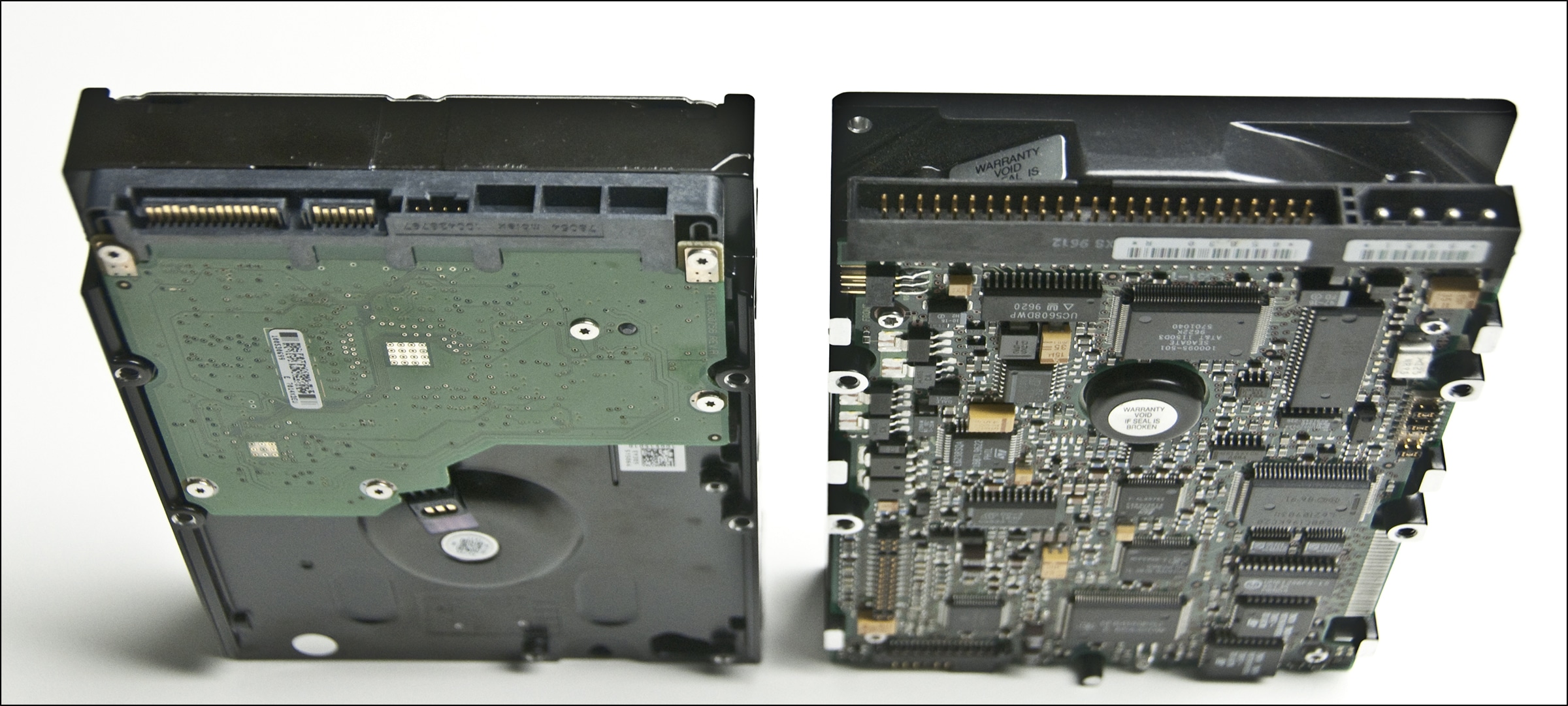 Sata vs sata. Pata vs SATA. Ide HDD vs SATA HDD. Ата разъем жесткого диска. Разъёмы ide для жестких дисков и оптических приводов.